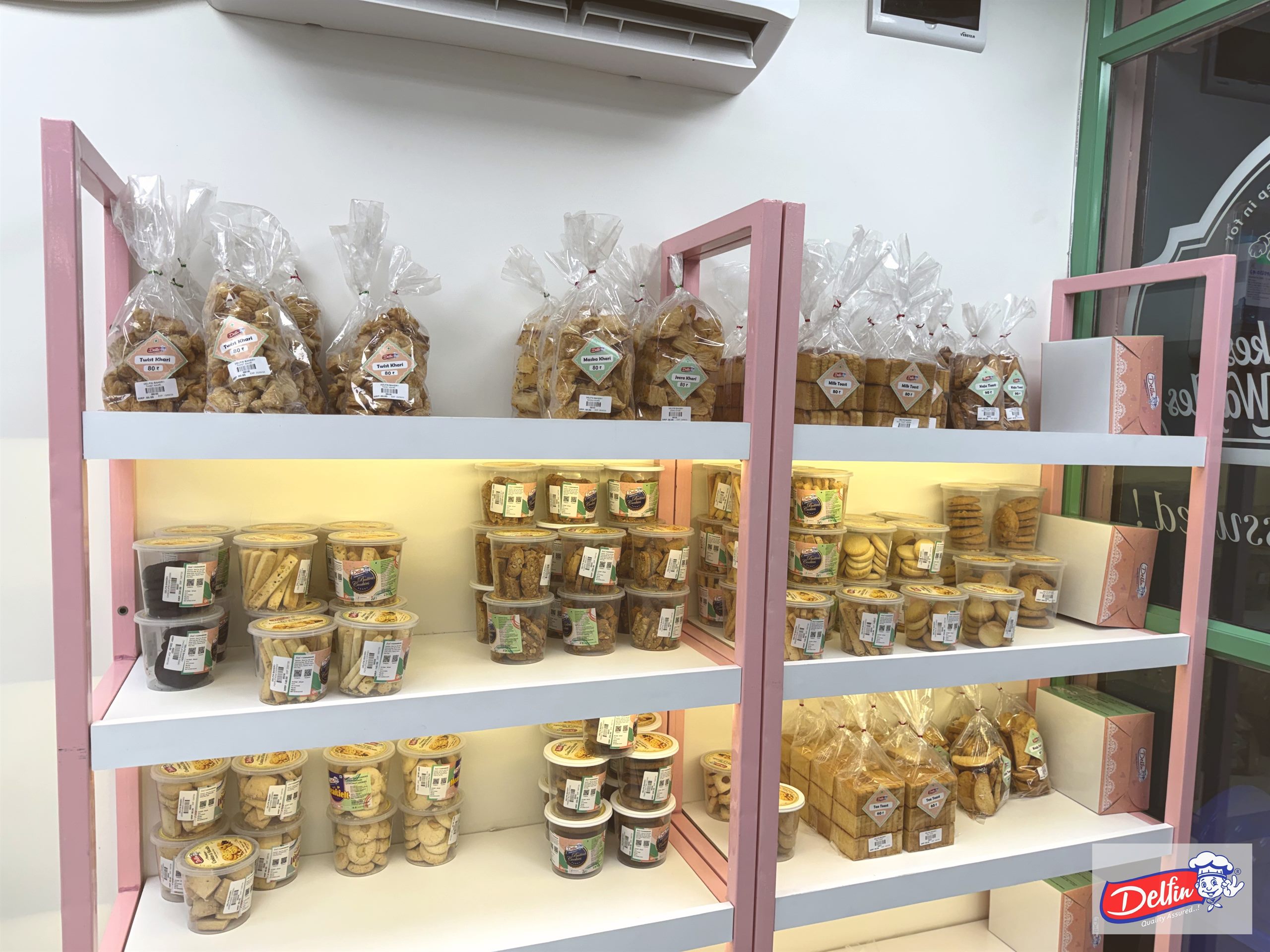 Bakery shelf assortment